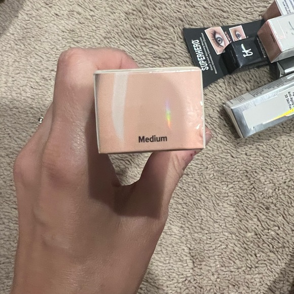 It cosmetics medium 50spf foundation - Picture 5 of 5